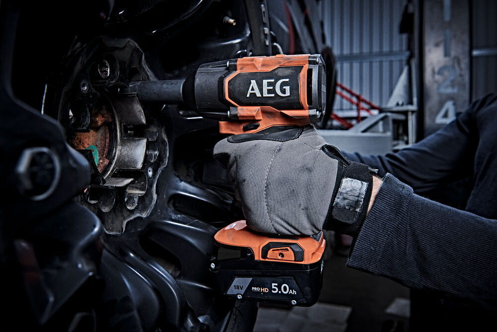 Гайковерт аккумуляторный AEG BSS18MTF12BL-402C