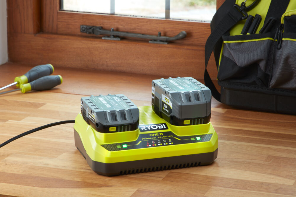 Зарядное устройство RYOBI RC18240 система ONE +